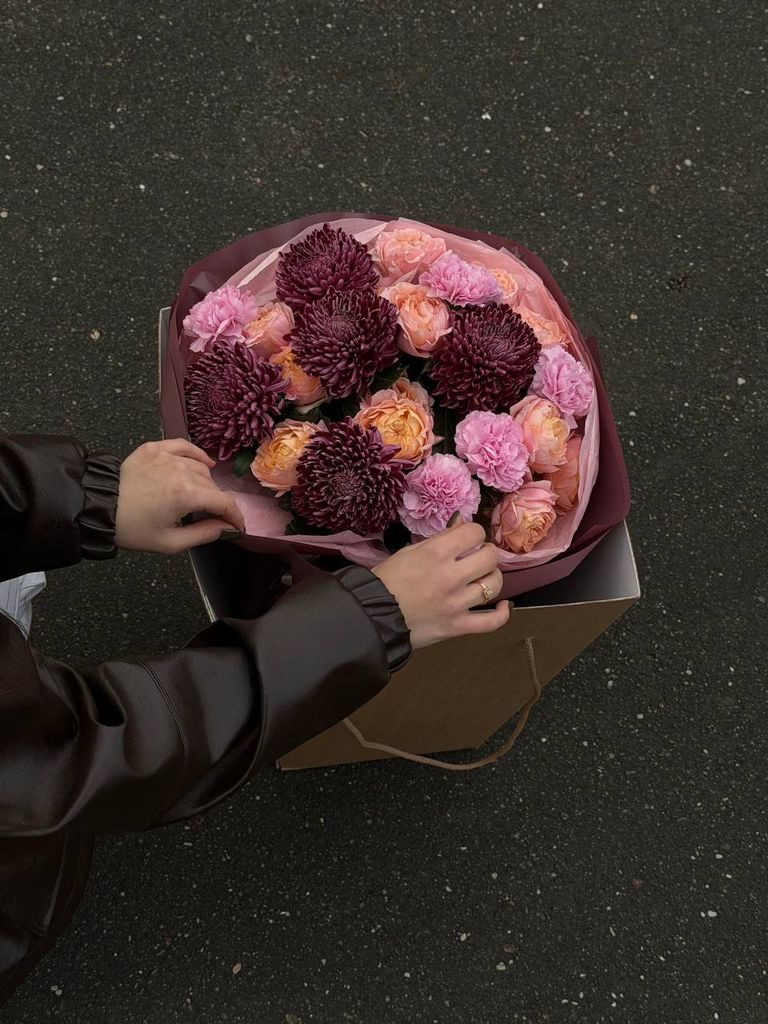 Букет F3 Flowers в крафт-сумке
